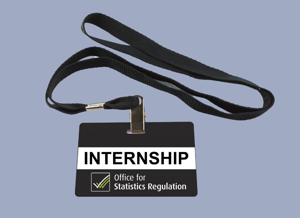 a lanyard with a badge that says "internship" with the OSR logo